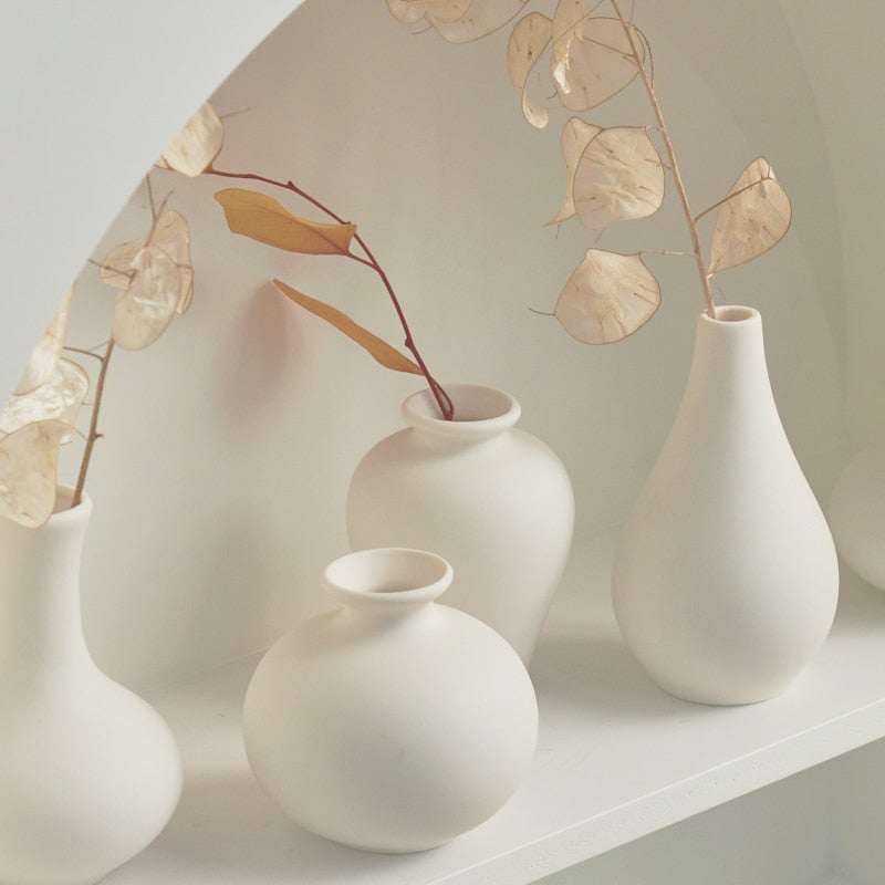 Set van 5 witte vazen – Pure handgemaakte keramiek- en porseleincollectie