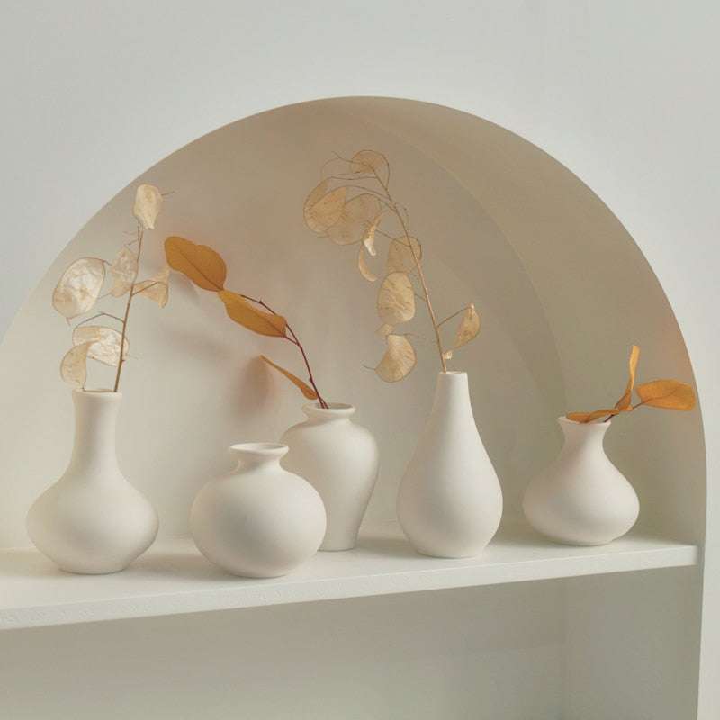 Set van 5 witte vazen – Pure handgemaakte keramiek- en porseleincollectie