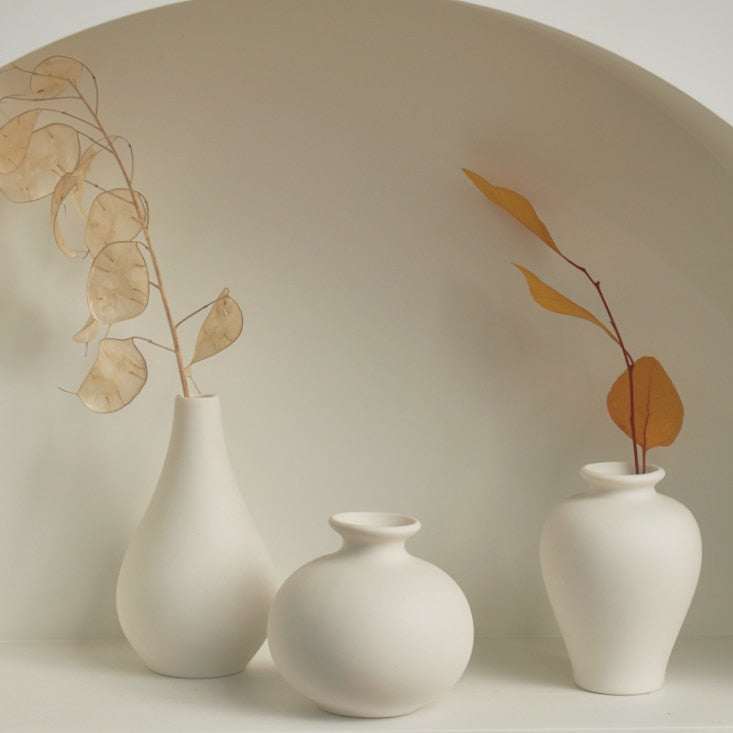 Set van 5 witte vazen – Pure handgemaakte keramiek- en porseleincollectie