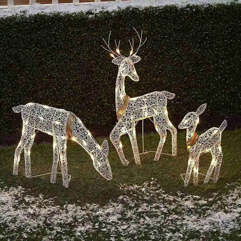 Gloeiende ijzeren kunstwerk met eland en rendier als kerstversiering
